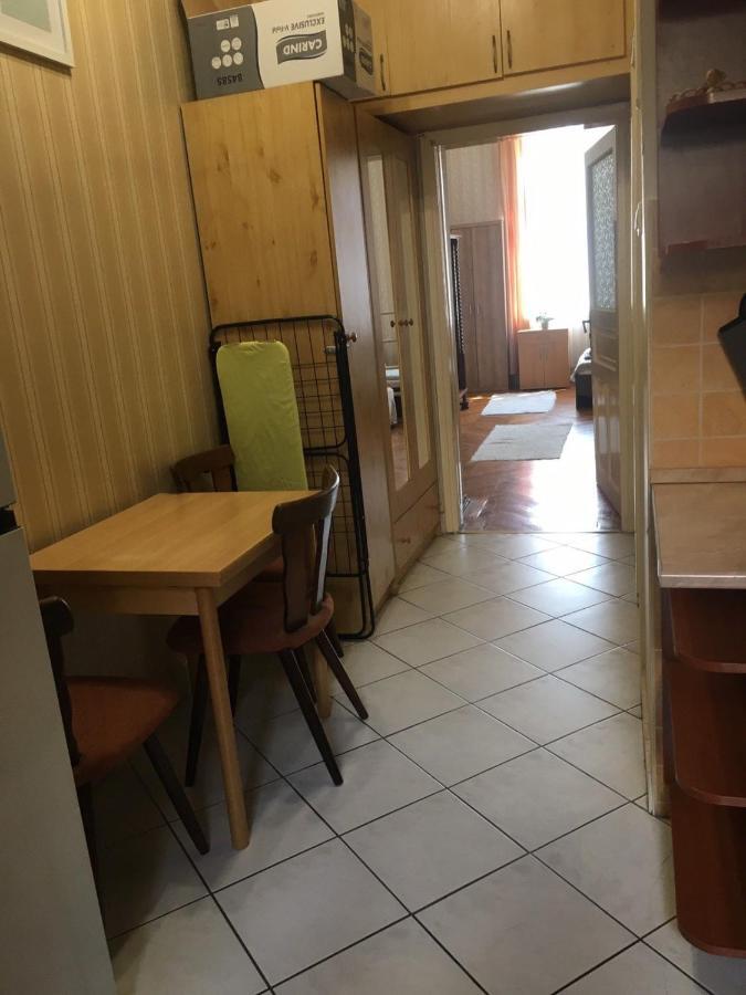 Cozy Flat At Stadionok M Station 부다페스트 외부 사진